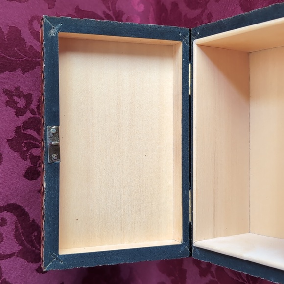 Krakow Wawel Wooden Polish Box with Lock and Key - Picture 10 of 14